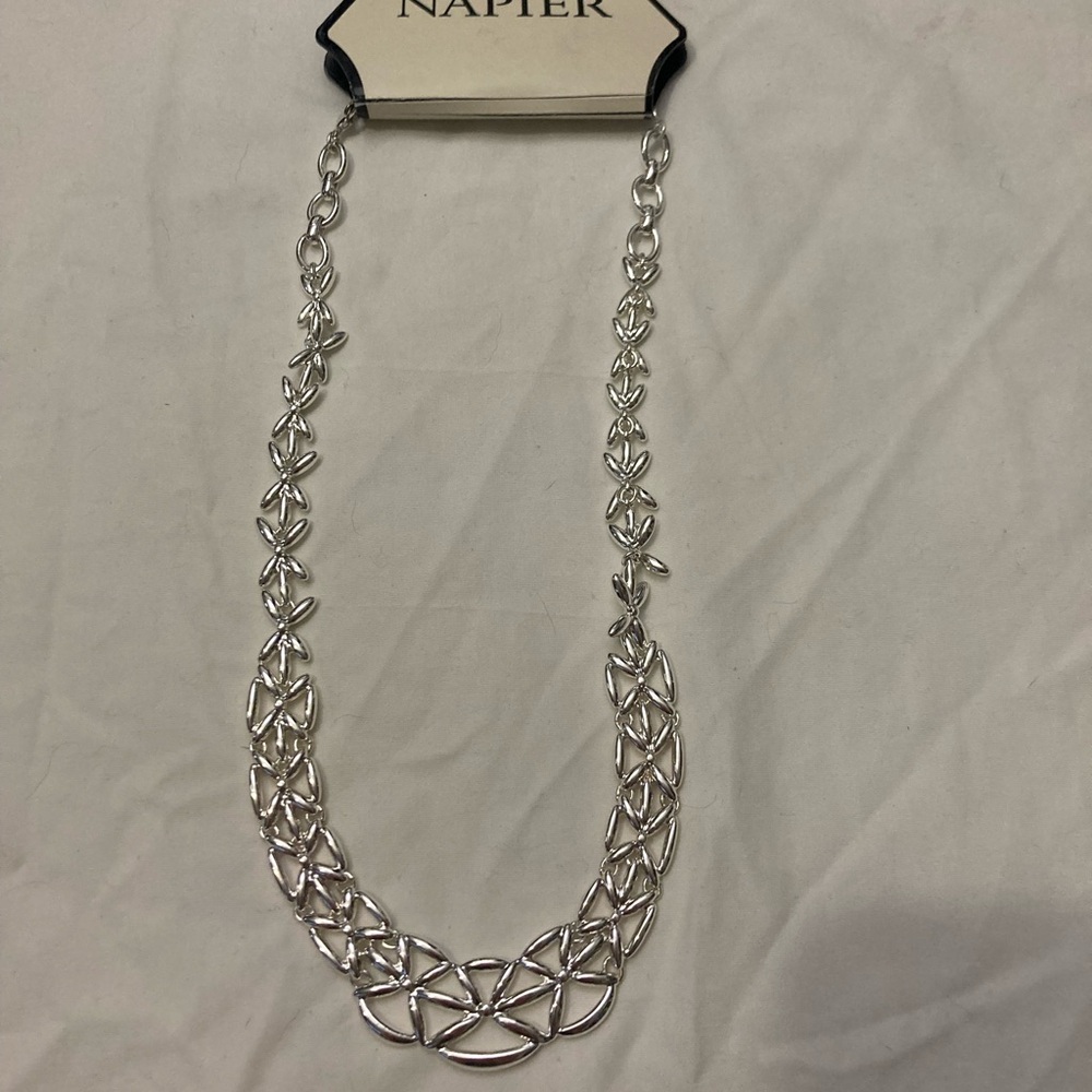 5-24 Napier silver tone necklace short NWT
